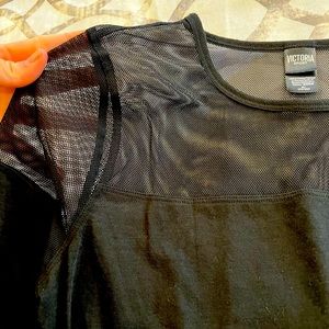 Black Victoria Secret sport long sleeve w/ mesh top Sz medium